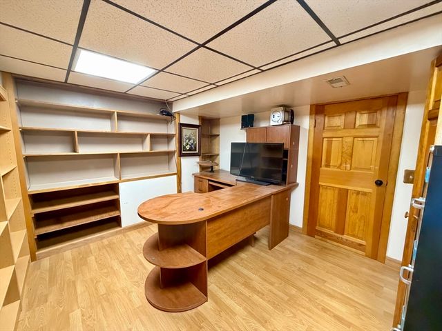 142 Yarmouth St, Longmeadow, MA 01106