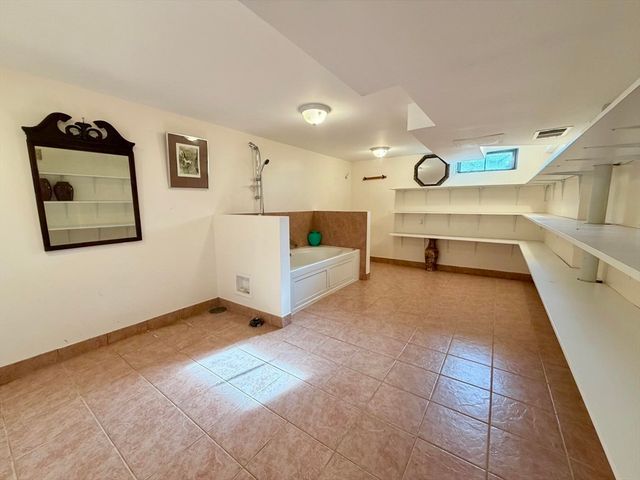 142 Yarmouth St, Longmeadow, MA 01106