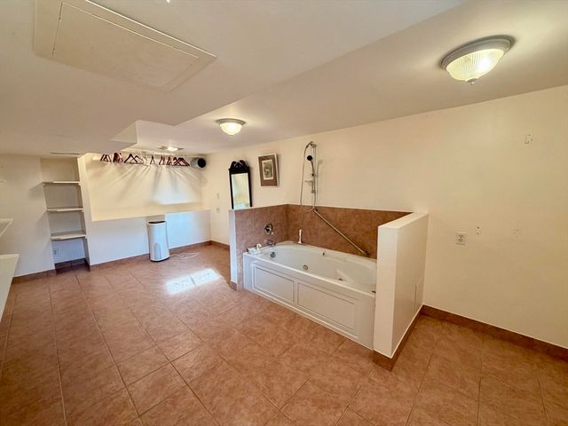 142 Yarmouth St, Longmeadow, MA 01106