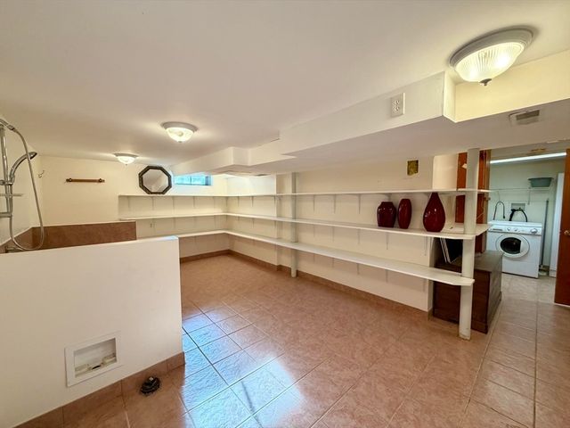 142 Yarmouth St, Longmeadow, MA 01106