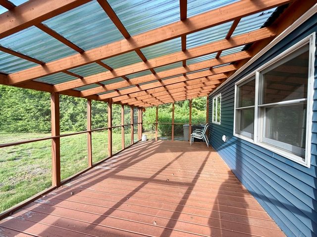 142 Yarmouth St, Longmeadow, MA 01106