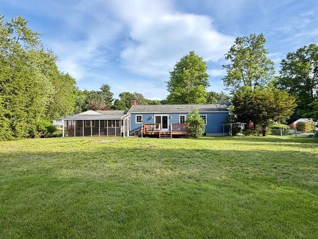 142 Yarmouth St, Longmeadow, MA 01106