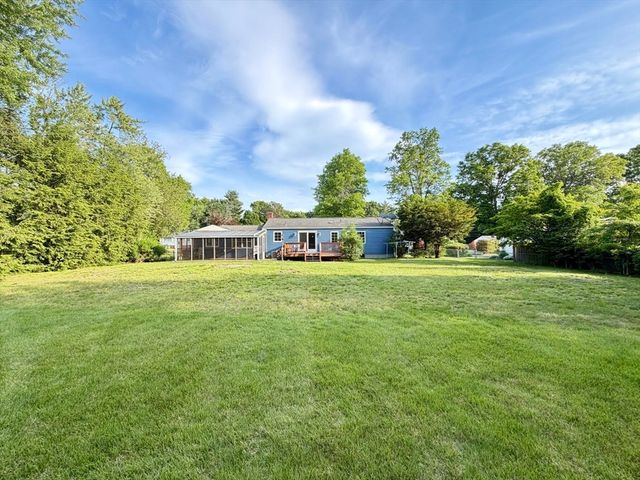 142 Yarmouth St, Longmeadow, MA 01106