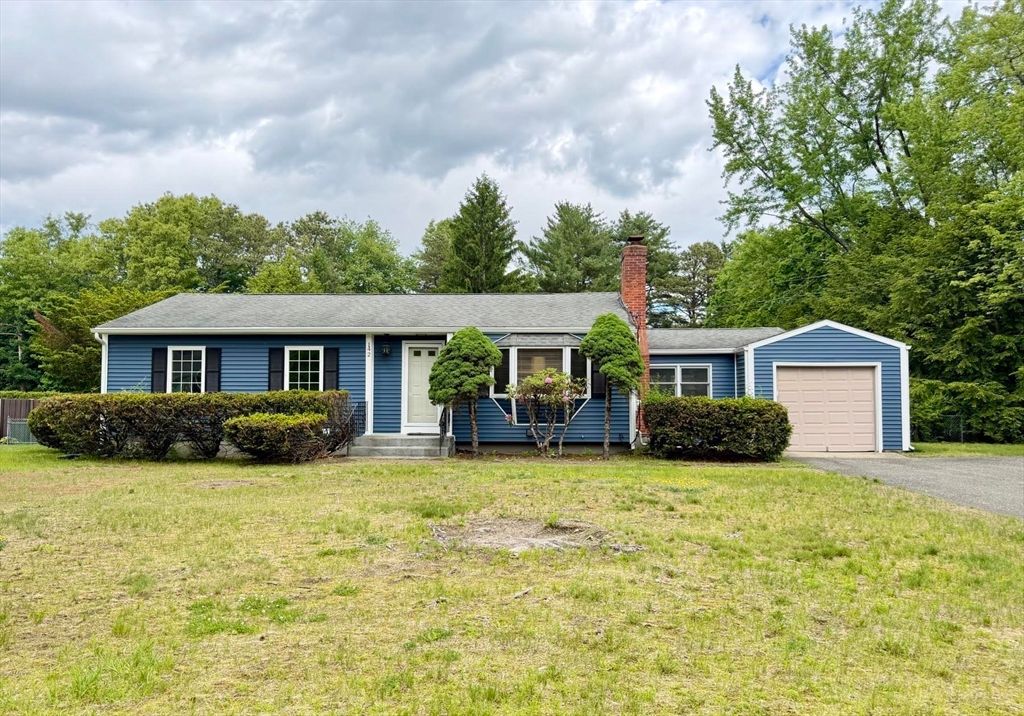 142 Yarmouth St, Longmeadow, MA 01106