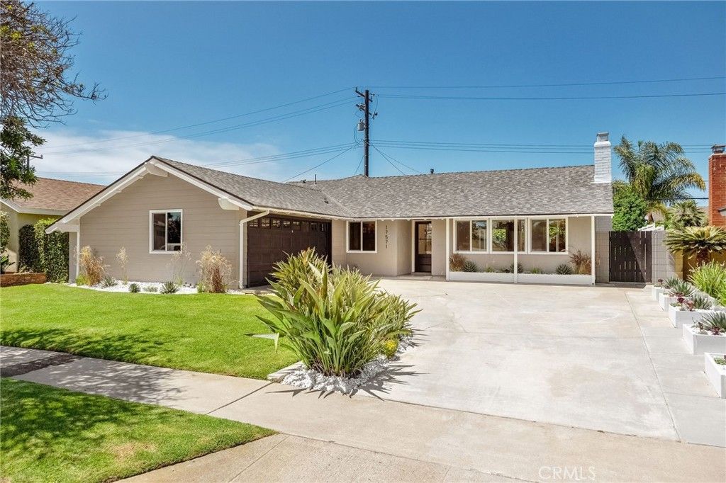 17571 Wrightwood, Huntington Beach, CA 92649 — photo 2