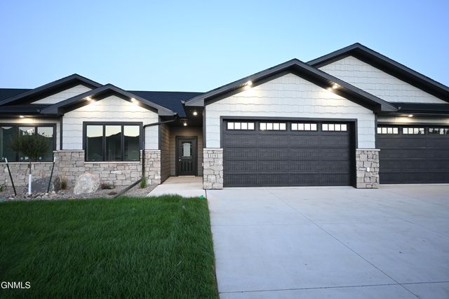 6201 Tyler Parkway, Bismarck, ND 58503 property photo