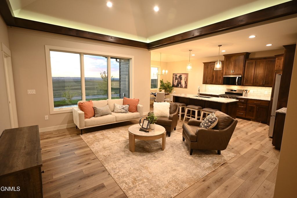 6201 Tyler Parkway, Bismarck, ND 58503 photo 4
