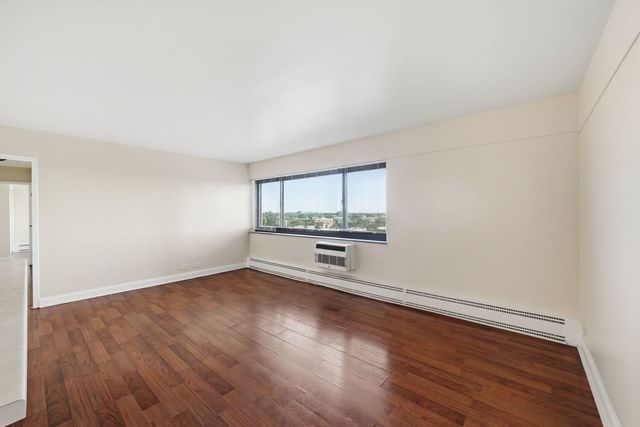 7337 S South Shore Drive 1030, Chicago, IL 60649