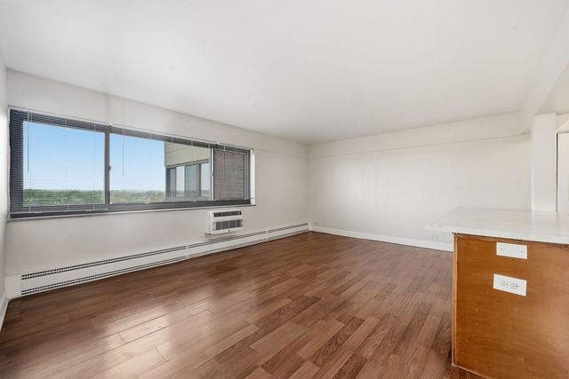 7337 S South Shore Drive 1030, Chicago, IL 60649