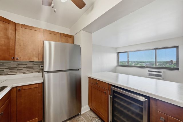 7337 S South Shore Drive 1030, Chicago, IL 60649