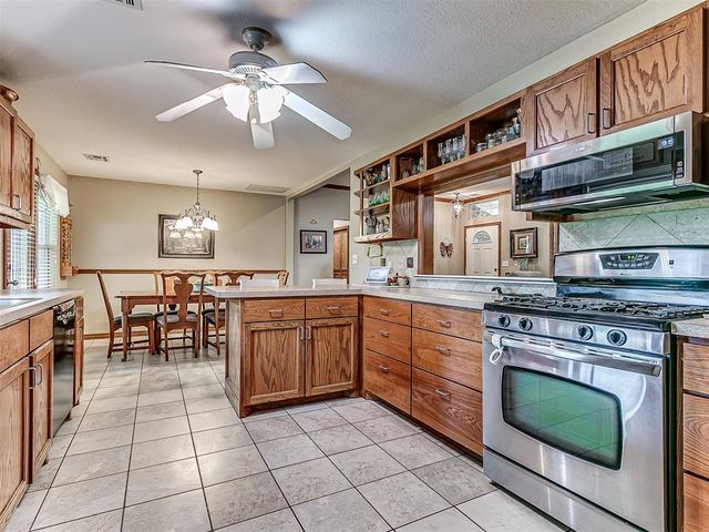 2002 N Draper Avenue, Choctaw, OK 73020