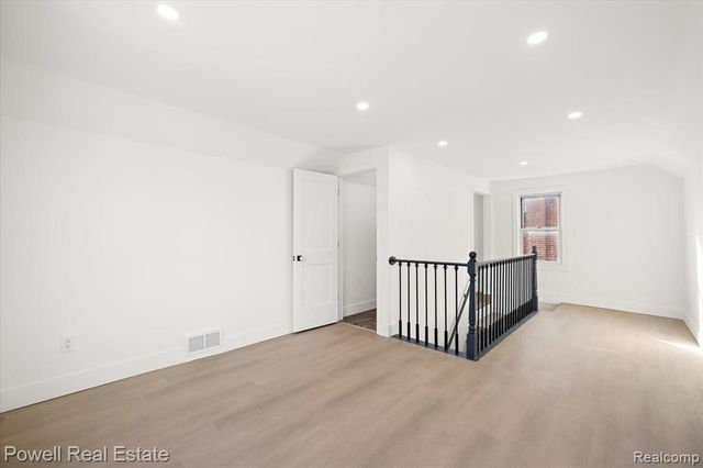 23230 Sherman Street, Oak Park, MI 48237