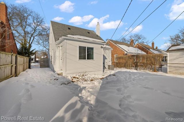 23230 Sherman Street, Oak Park, MI 48237