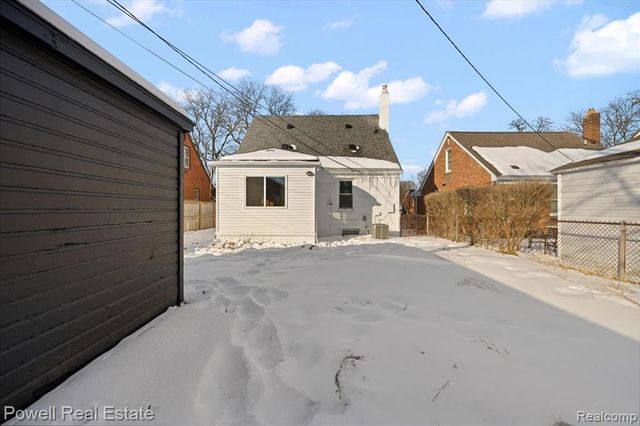 23230 Sherman Street, Oak Park, MI 48237