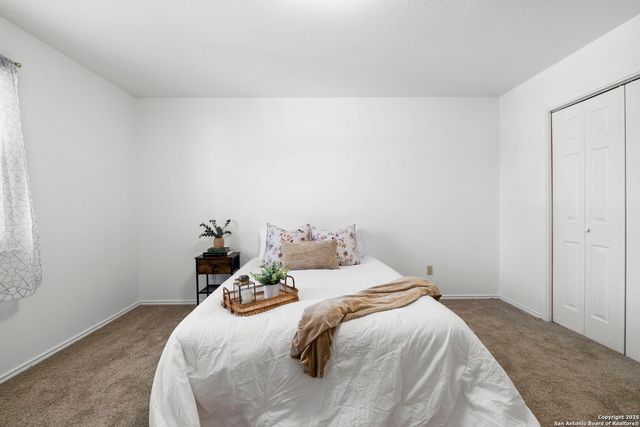 121 S Plant Ave Apt 102, Boerne, TX 78006