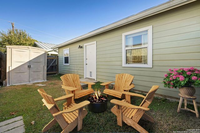 121 S Plant Ave Apt 102, Boerne, TX 78006