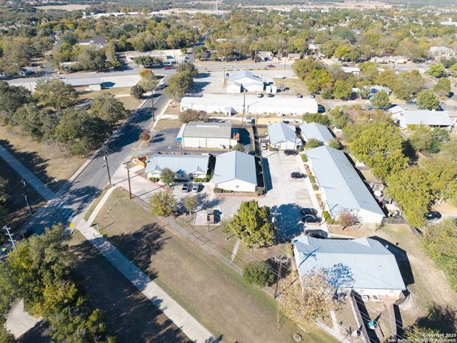 121 S Plant Ave Apt 102, Boerne, TX 78006