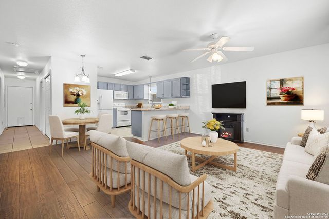 121 S Plant Ave Apt 102, Boerne, TX 78006