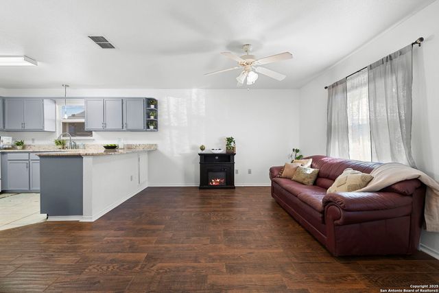 121 S Plant Ave Apt 102, Boerne, TX 78006