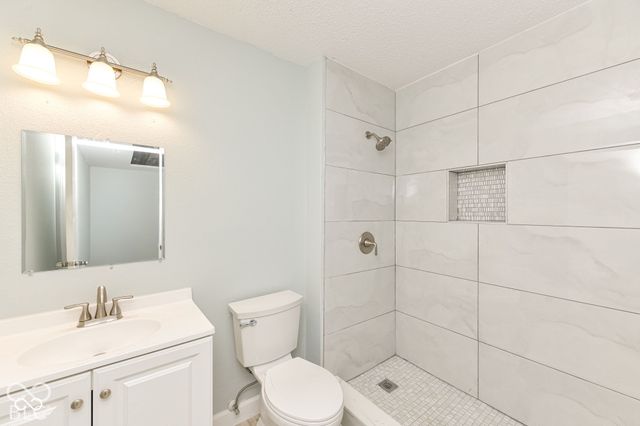 652 Meadows Edge Lane, Indianapolis, IN 46217