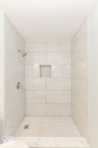 652 Meadows Edge Lane, Indianapolis, IN 46217