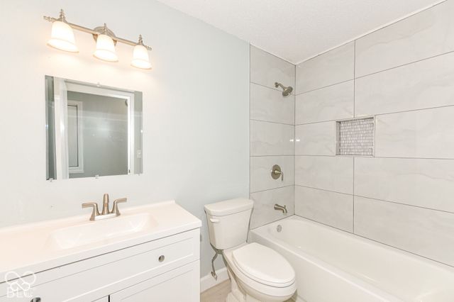 652 Meadows Edge Lane, Indianapolis, IN 46217