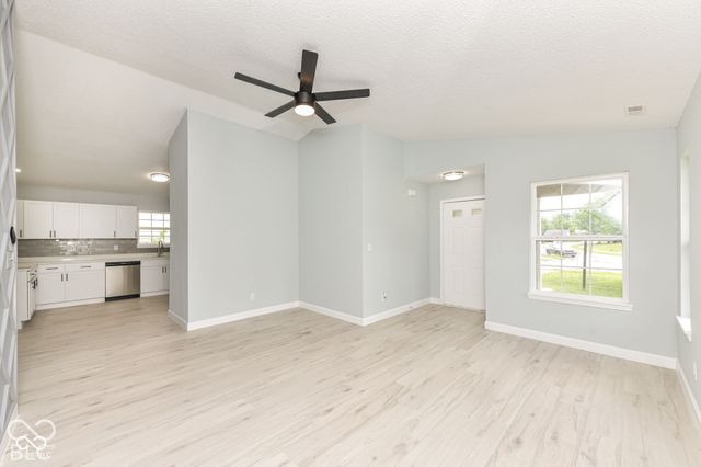 652 Meadows Edge Lane, Indianapolis, IN 46217