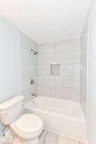 652 Meadows Edge Lane, Indianapolis, IN 46217