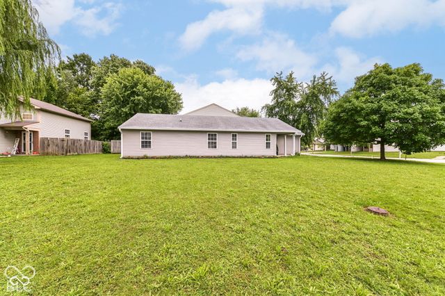652 Meadows Edge Lane, Indianapolis, IN 46217