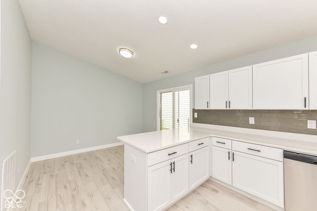 652 Meadows Edge Lane, Indianapolis, IN 46217