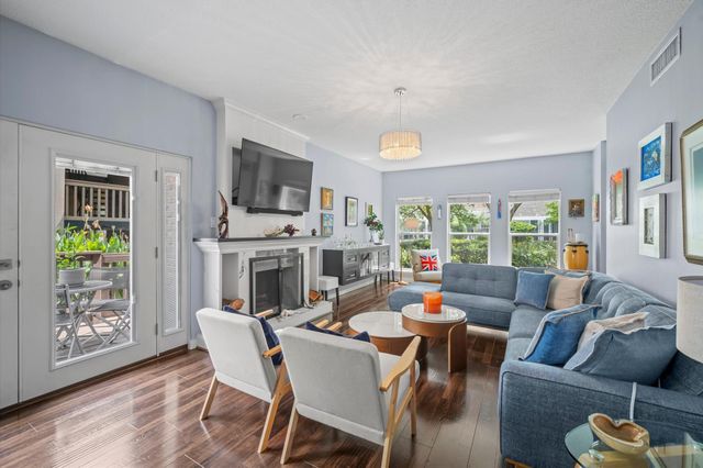 2100 Tanglewilde Street 373, Houston, TX 77063
