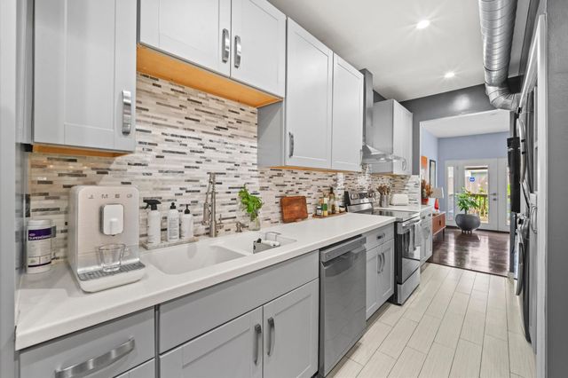 2100 Tanglewilde Street 373, Houston, TX 77063