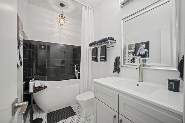 2100 Tanglewilde Street 373, Houston, TX 77063