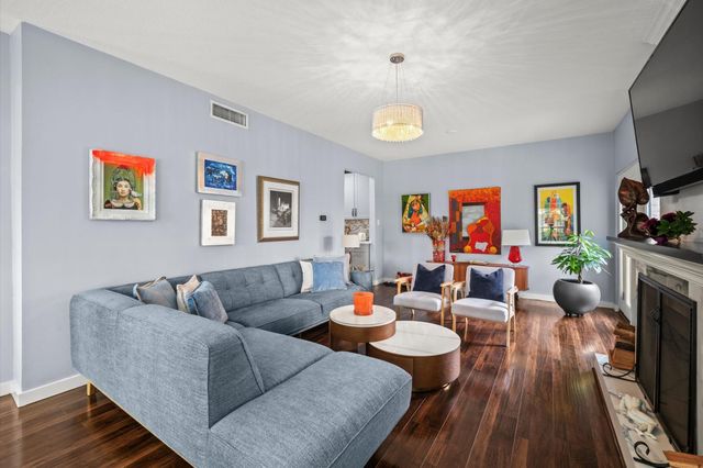 2100 Tanglewilde Street 373, Houston, TX 77063
