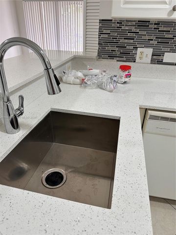 9640 NW 2nd St 5-306, Pembroke Pines, FL 33024