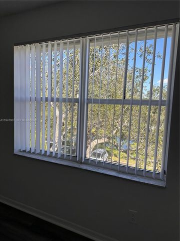 9640 NW 2nd St 5-306, Pembroke Pines, FL 33024