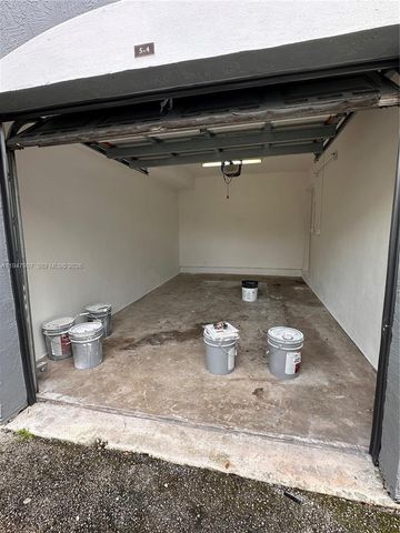 9640 NW 2nd St 5-306, Pembroke Pines, FL 33024