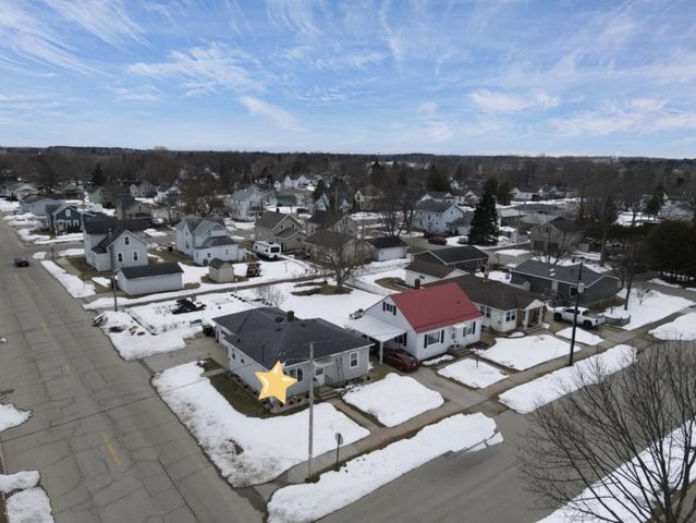 2201 15TH AVENUE, Menominee, MI 49858
