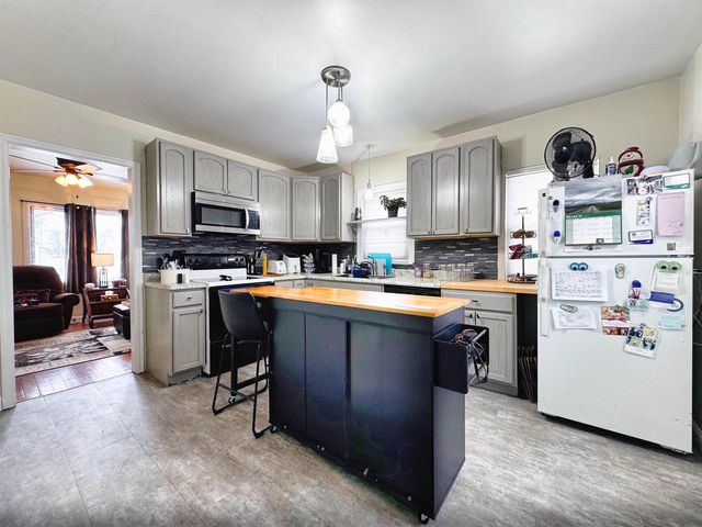 2201 15TH AVENUE, Menominee, MI 49858