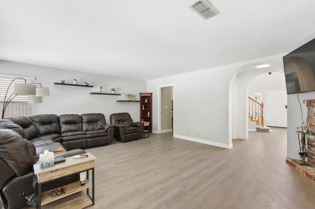2977 Kathy Cir, West Sacramento, CA 95691