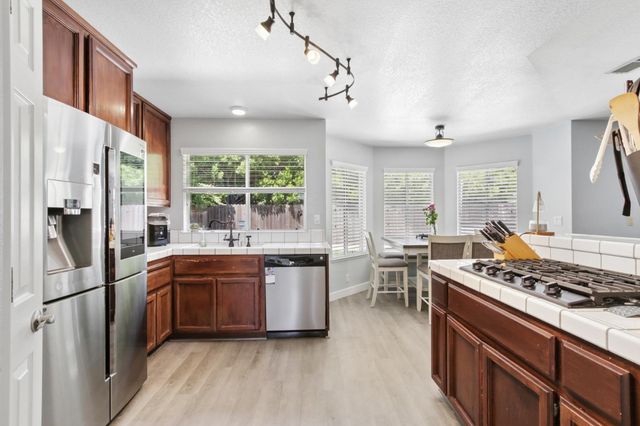 2977 Kathy Cir, West Sacramento, CA 95691
