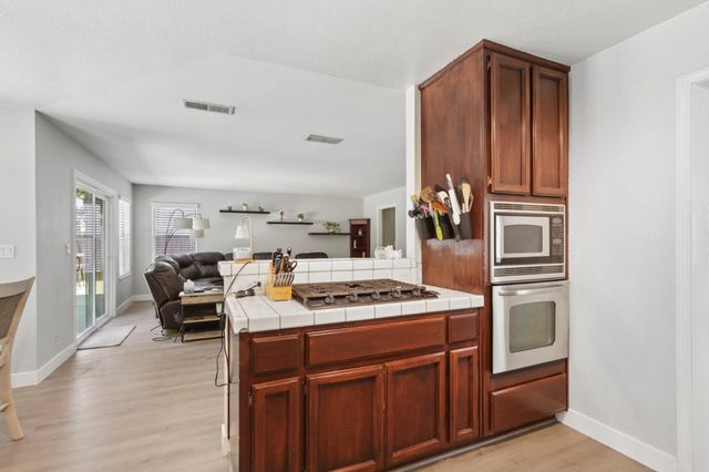 2977 Kathy Cir, West Sacramento, CA 95691