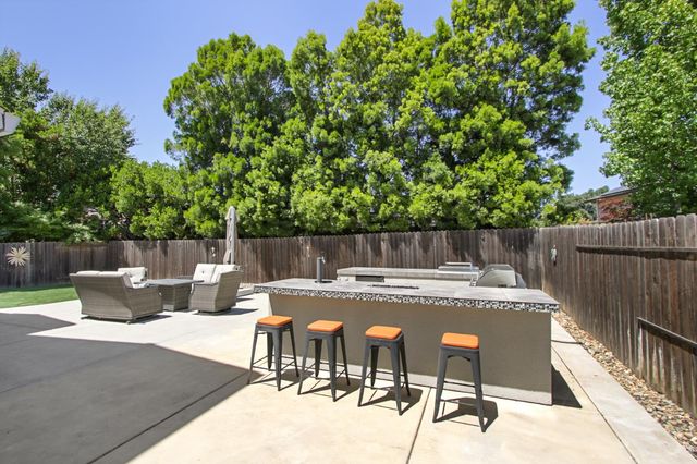 2977 Kathy Cir, West Sacramento, CA 95691