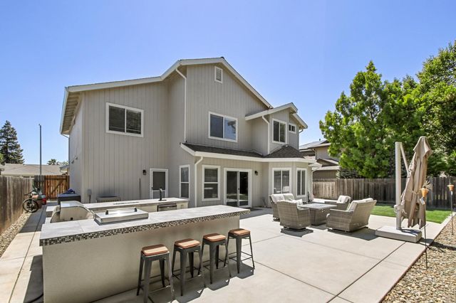 2977 Kathy Cir, West Sacramento, CA 95691