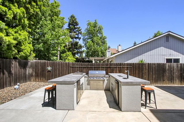 2977 Kathy Cir, West Sacramento, CA 95691