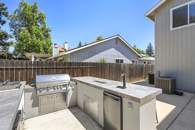 2977 Kathy Cir, West Sacramento, CA 95691