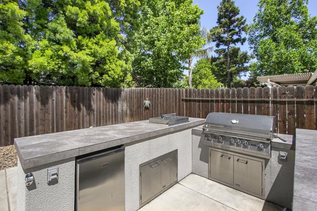 2977 Kathy Cir, West Sacramento, CA 95691
