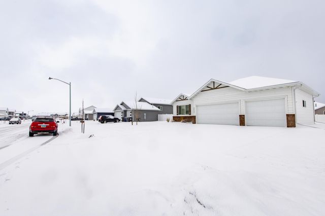 3637 18th Street S, Moorhead, MN 56560