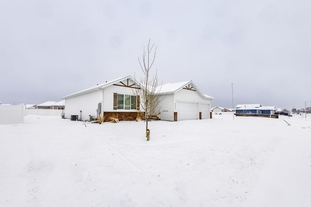 3637 18th Street S, Moorhead, MN 56560