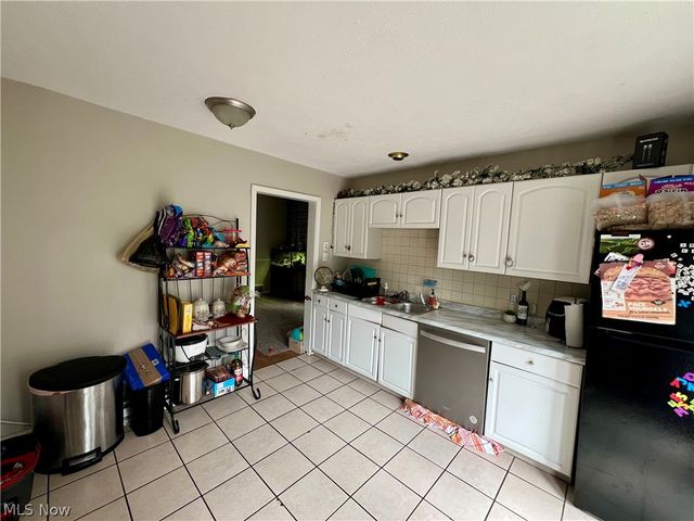 3901 Woburn Avenue, Cleveland, OH 44109